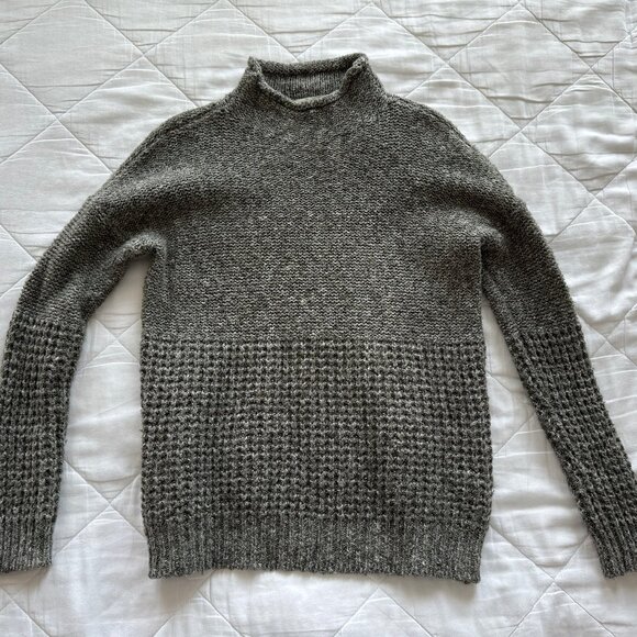 Dark Green American Eagle Turtleneck Sweater in Women's XS - Picture 1 of 3